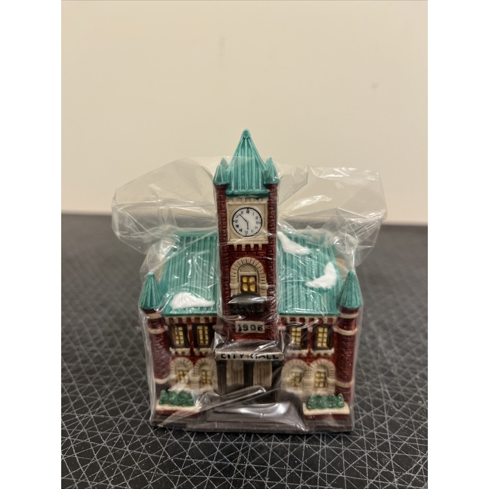 Dept 56 Christmas in the City Hall 98741 Ornament Mini Village House, New In Box